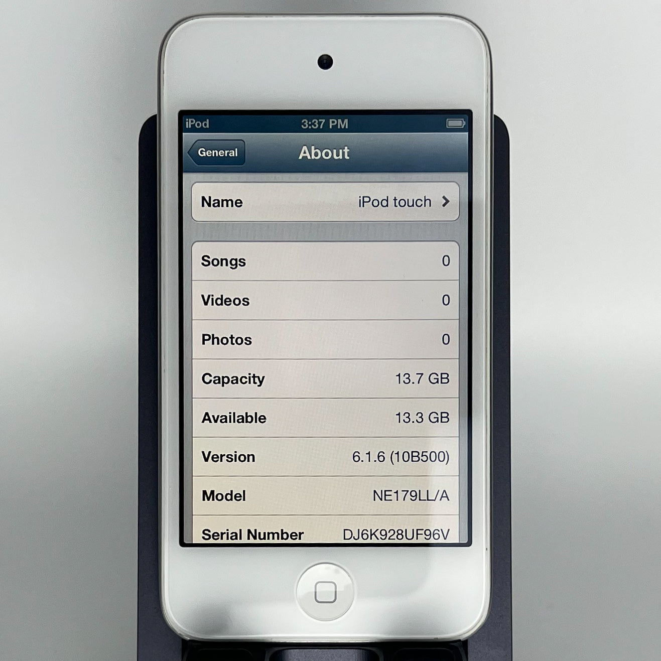 iPod Touch 4 - 16GB - Works fine - Very clean - iOS 6.1.6