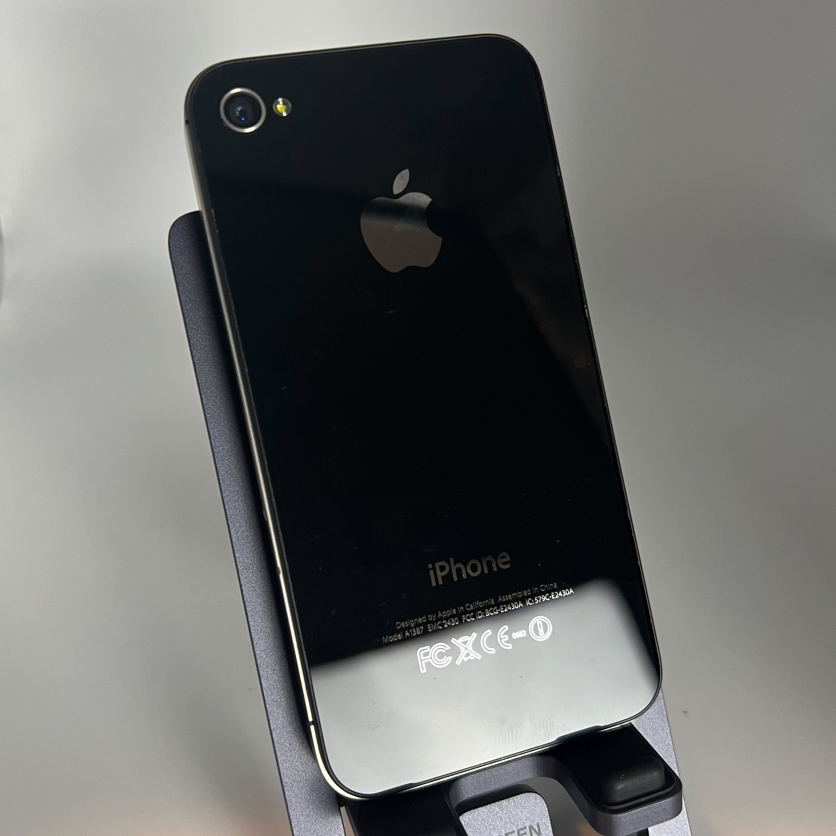 iPhone 4S - iOS 7.1.2 (RARE) - Works fine - 16GB - Battery 82% - Unlocked