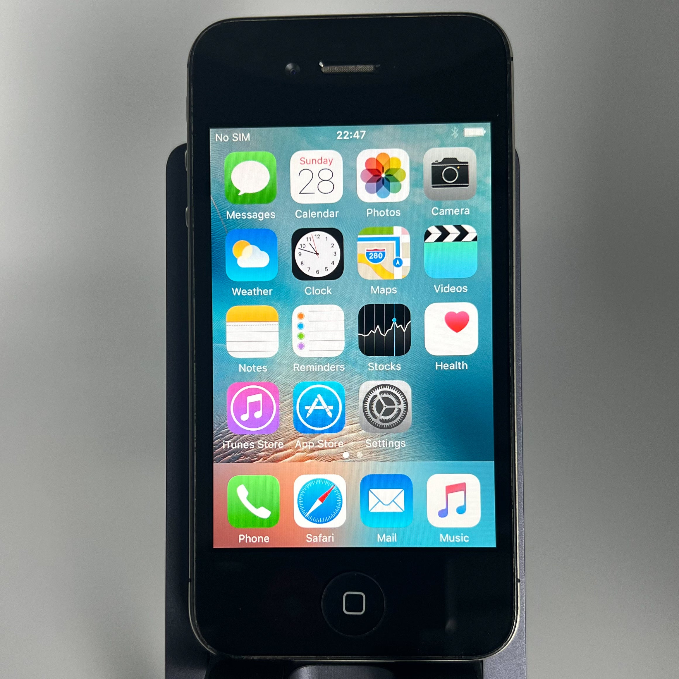 iPhone 4S - Works fine - 8GB - iOS 9.3.5 - Battery 93% - Unlocked