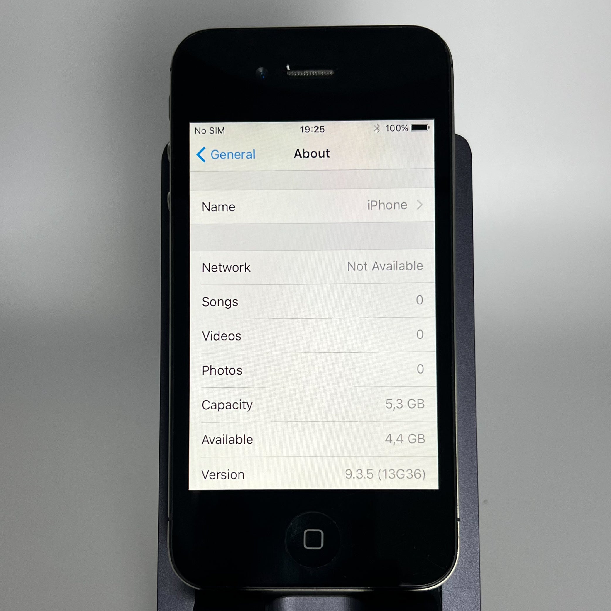 iPhone 4S - Works fine - 8GB - iOS 9.3.6 - Battery 82% - Unlocked