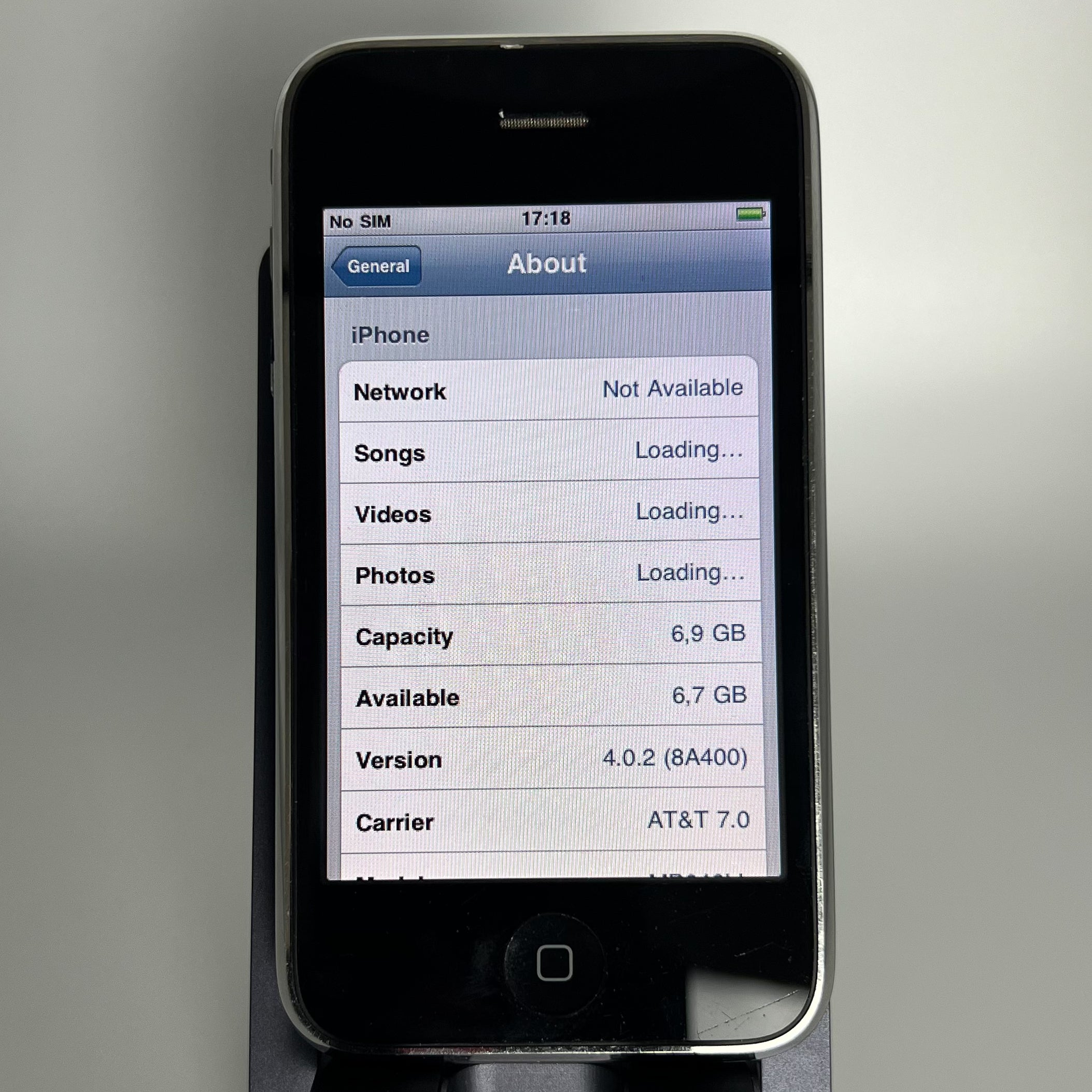 iPhone 3G - iOS 4.0.2 - 8GB - Works fine - Locked