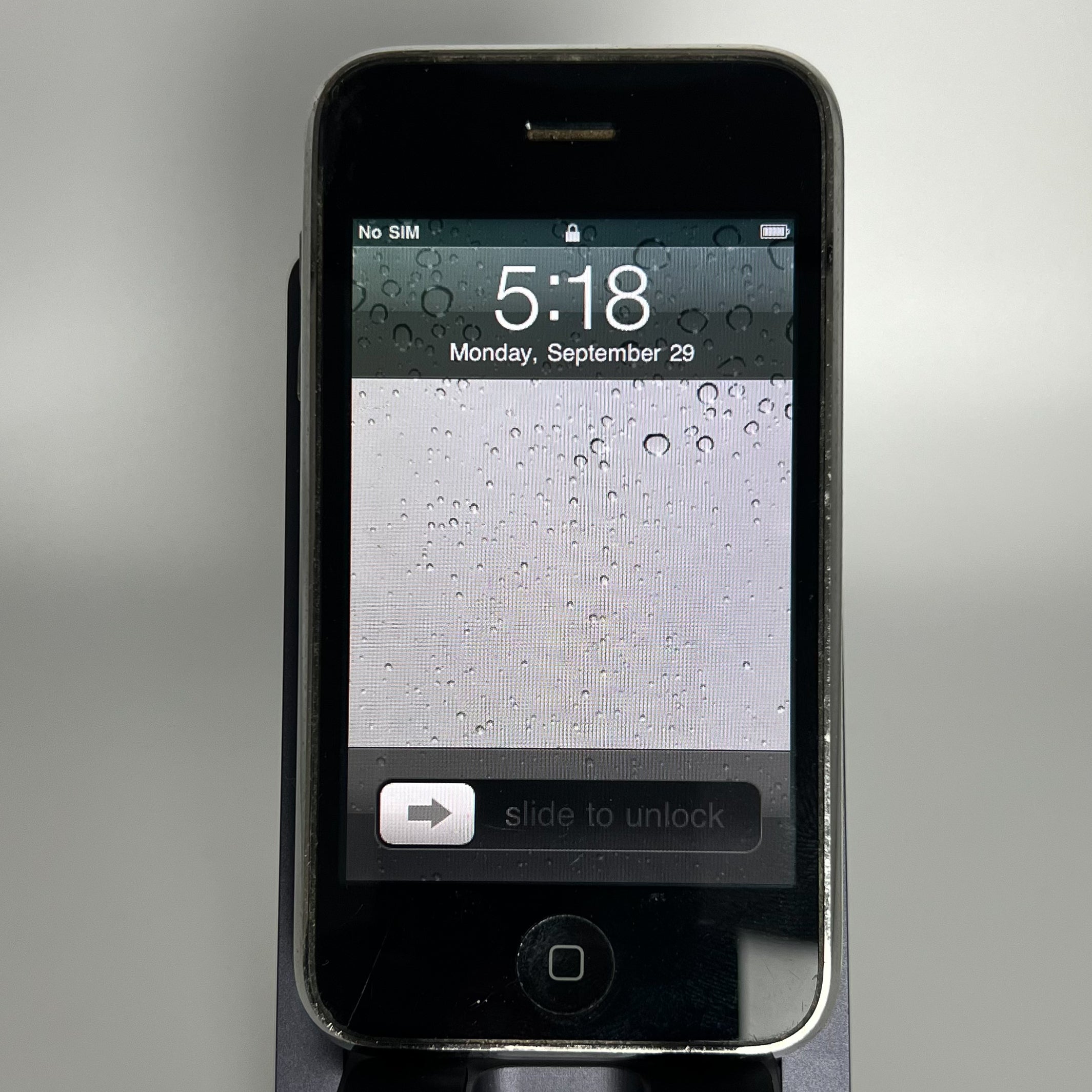 iPhone 3G - iOS 4.0.1 - 16GB - Works fine - Locked