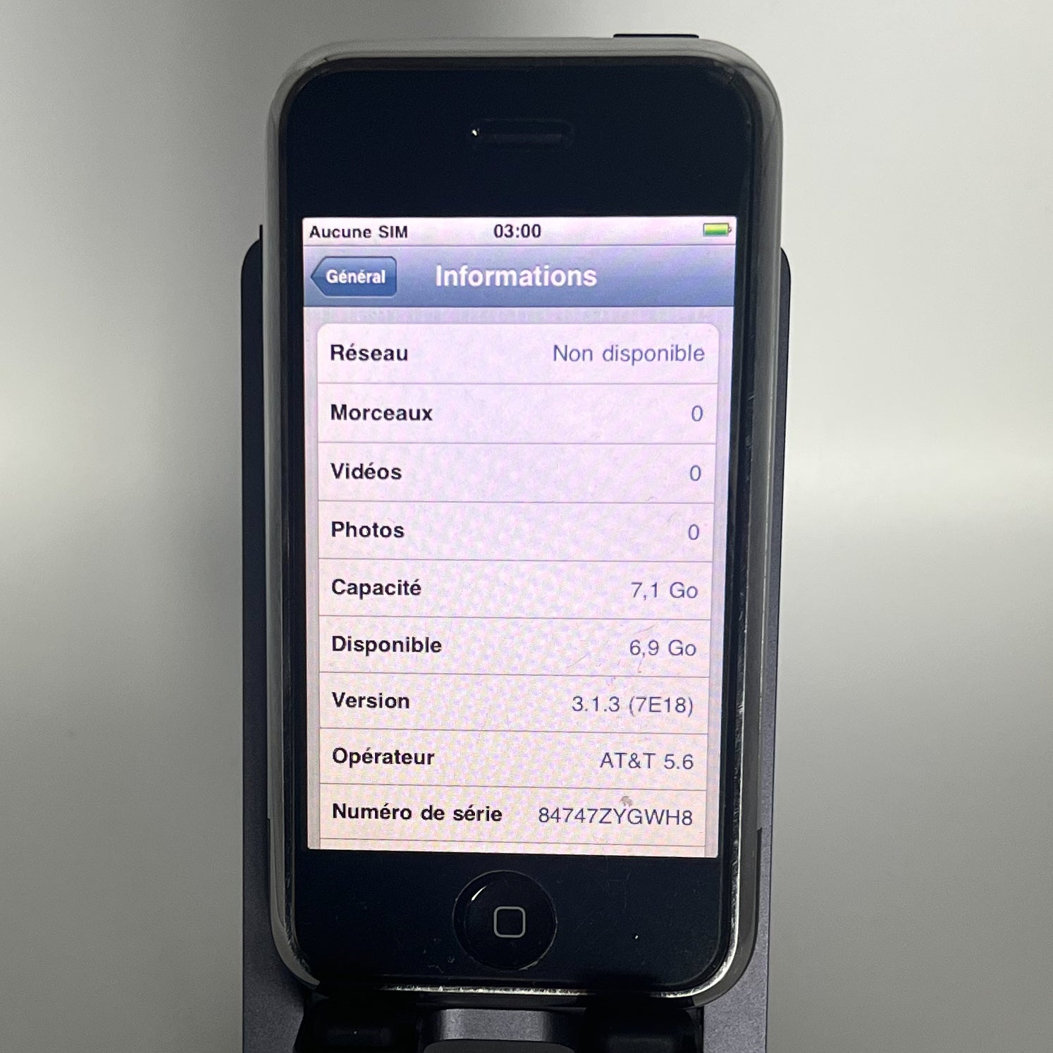 iPhone 2G - 8GB - iOS 3.1.3 - Locked - Works fine