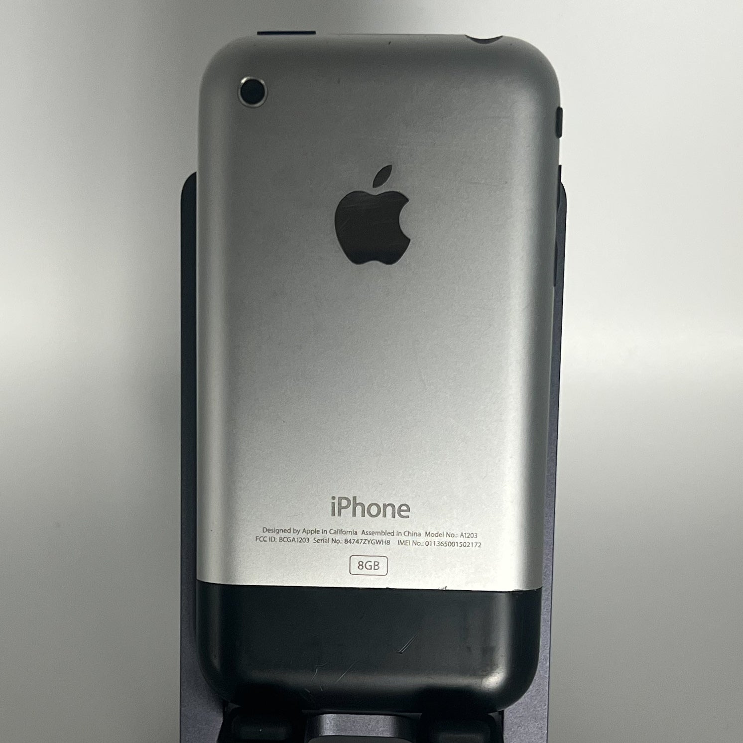 iPhone 2G - 8GB - iOS 3.1.3 - Locked - Works fine