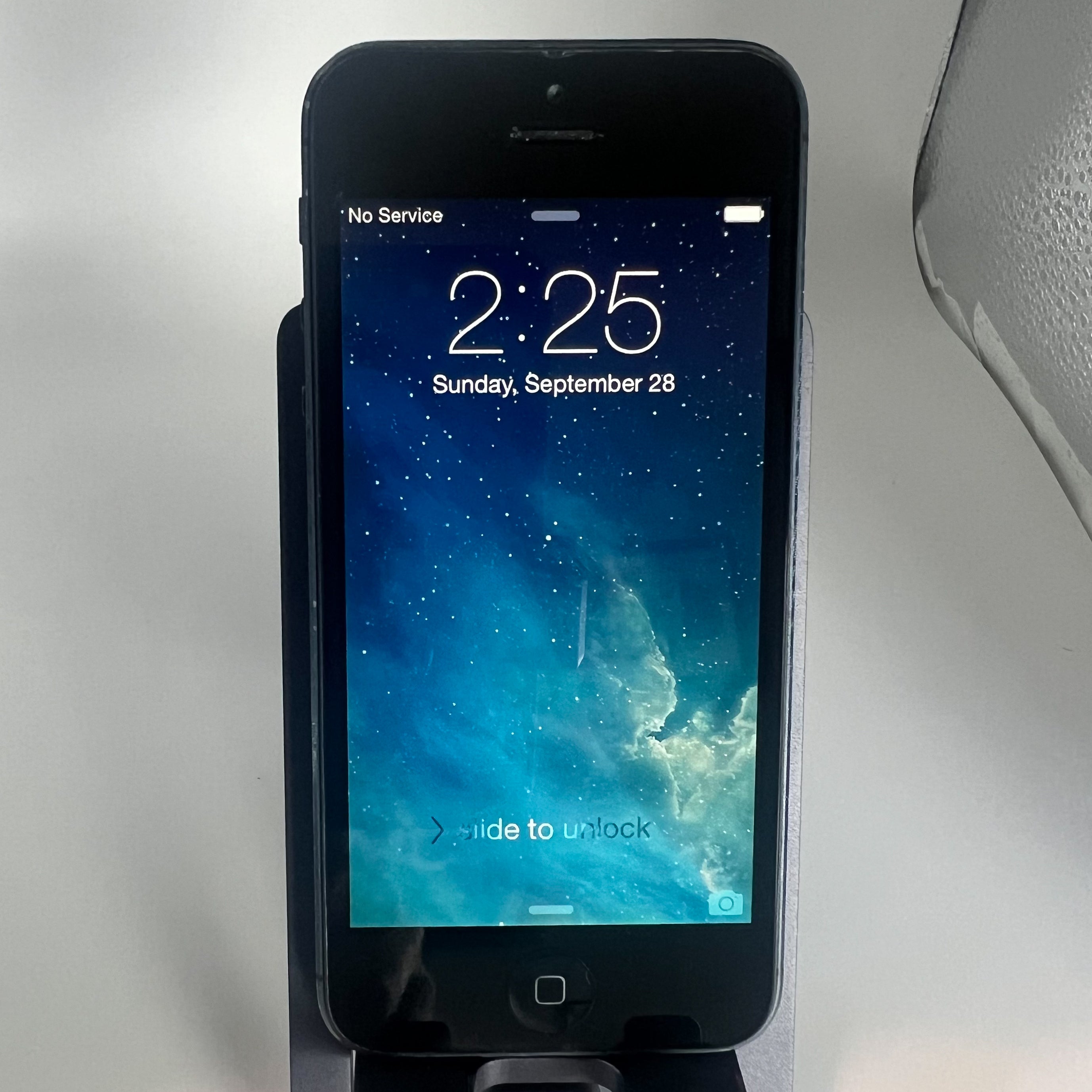 iPhone 5 - iOS 7.1.2 (RARE) - Locked - 32GB - Working fine