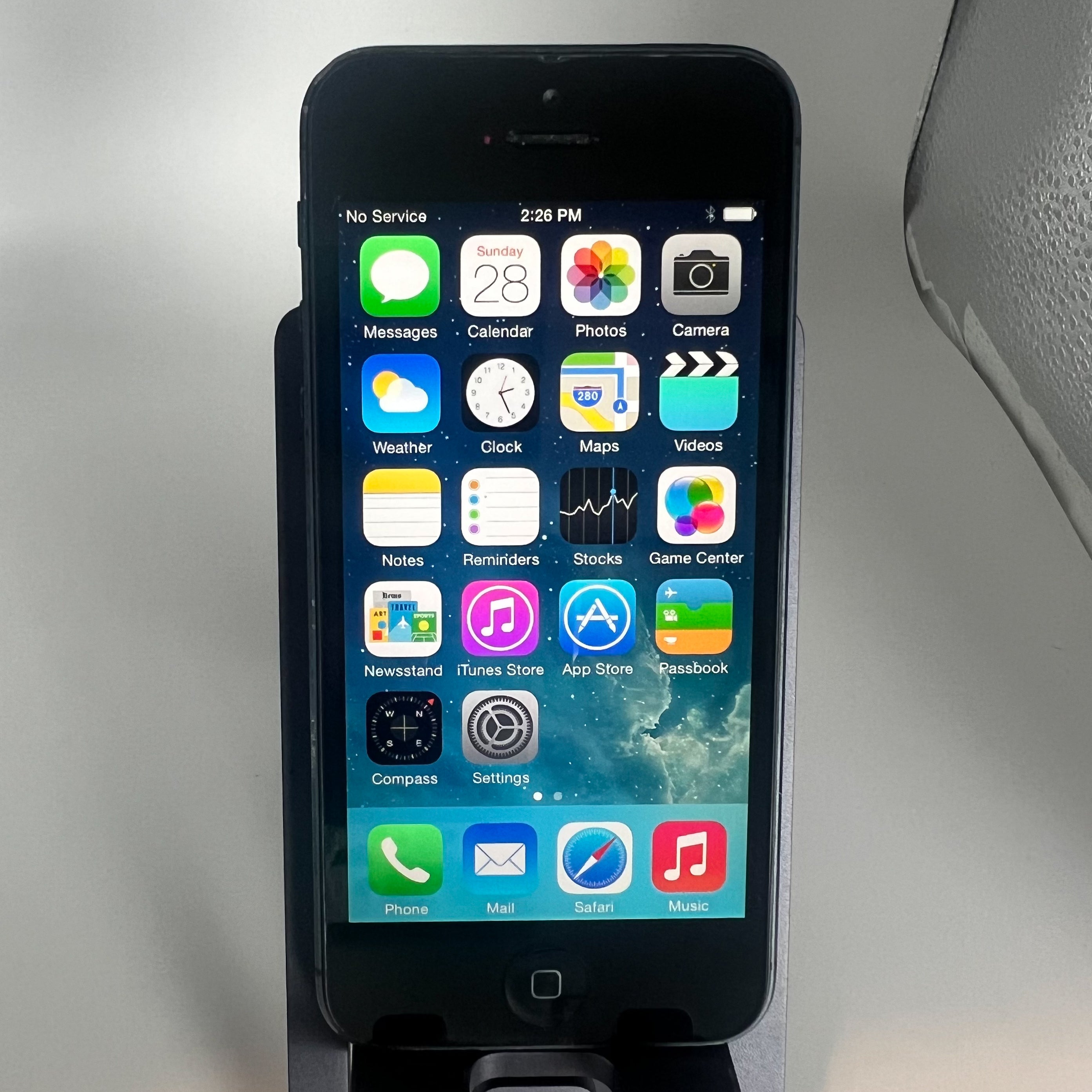 iPhone 5 - iOS 7.1.2 (RARE) - Locked - 32GB - Working fine