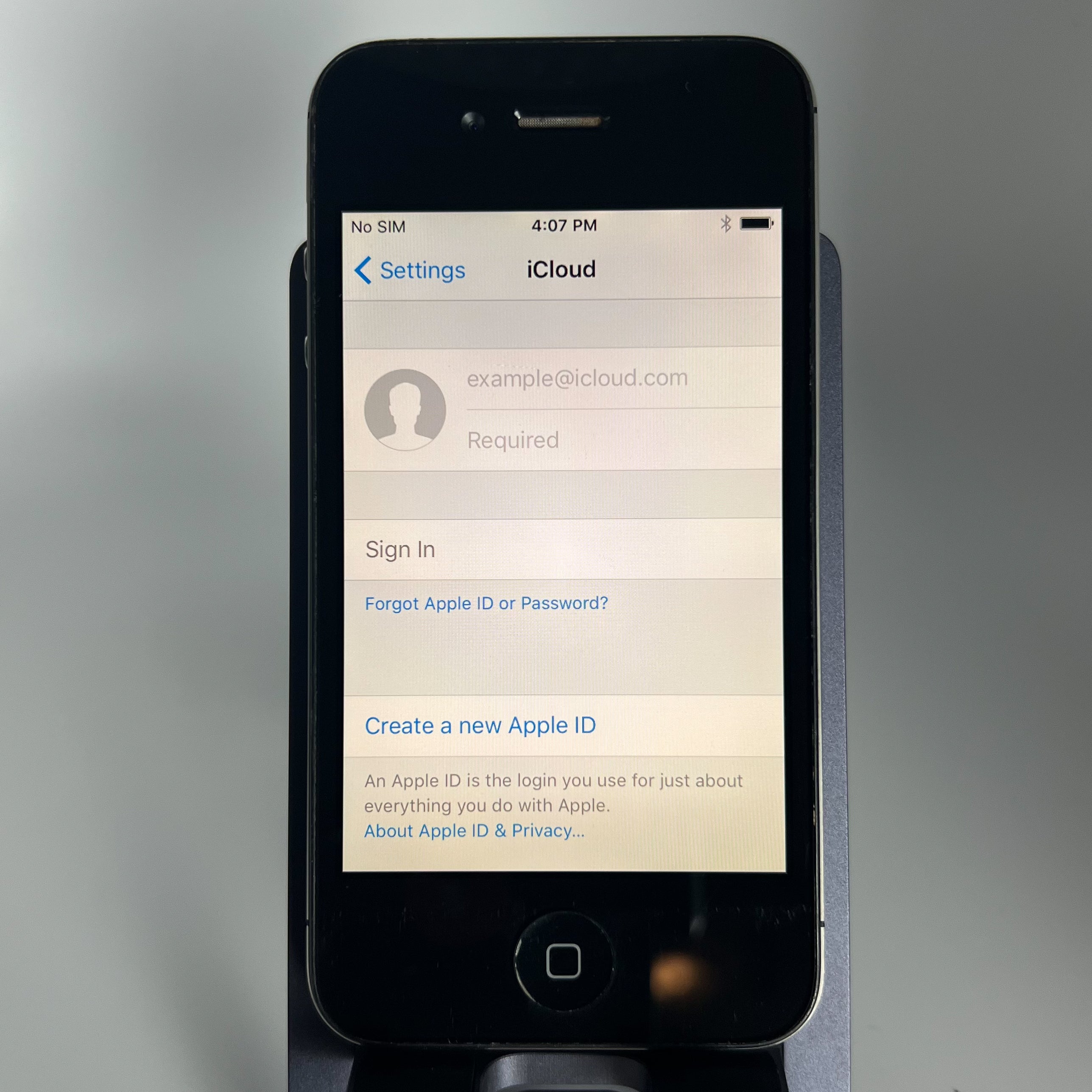 iPhone 4S - Works fine - 16GB - iOS 9.3.6 - Battery 82% - Locked