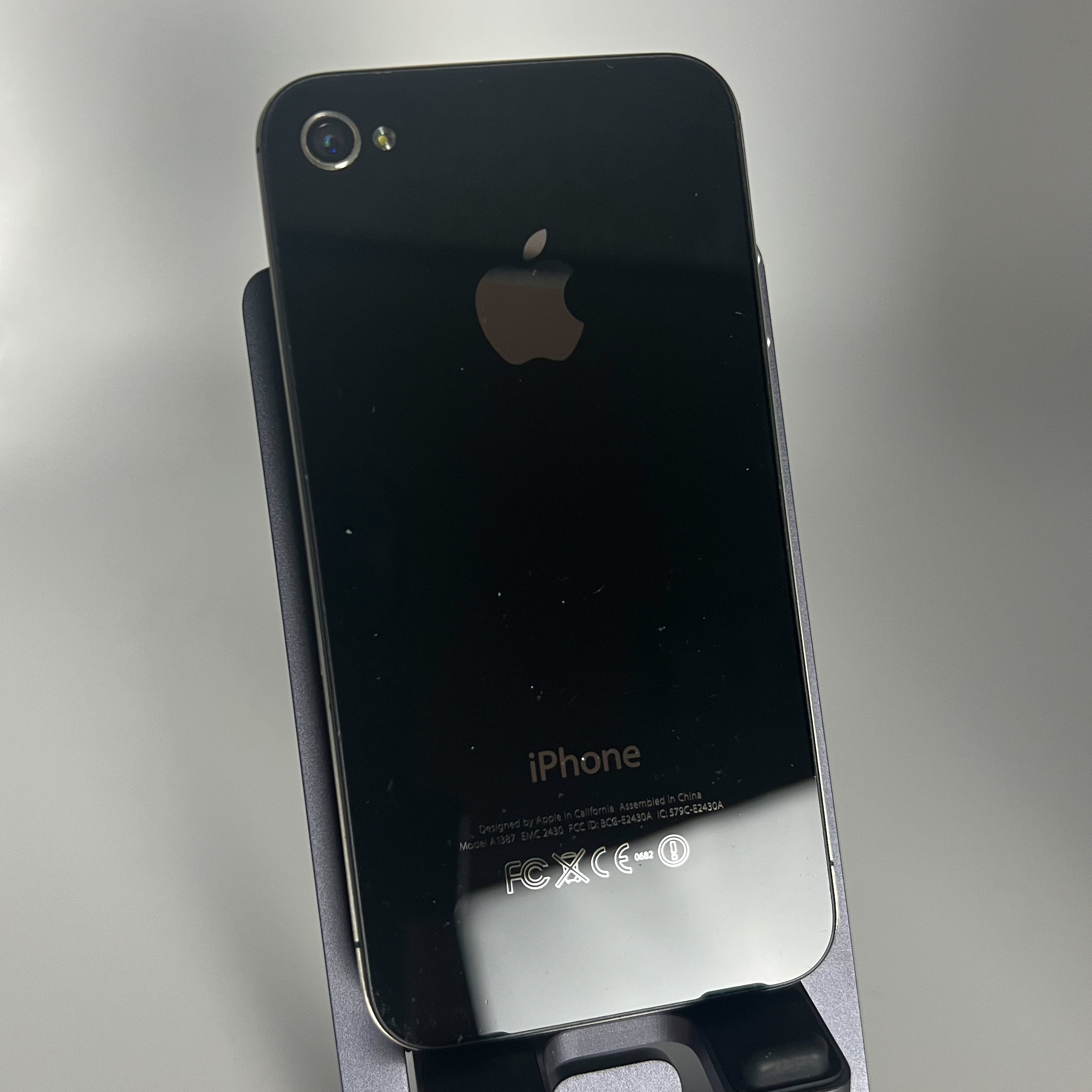 iPhone 4S - Works fine - 16GB - iOS 9.3.6 - Battery 88% - Unlocked